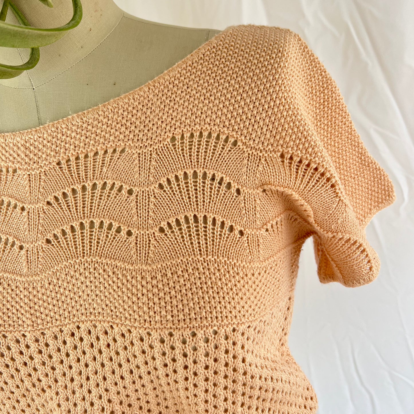 Knit 90's Short Sleeve Boat Neck Top in Salmon