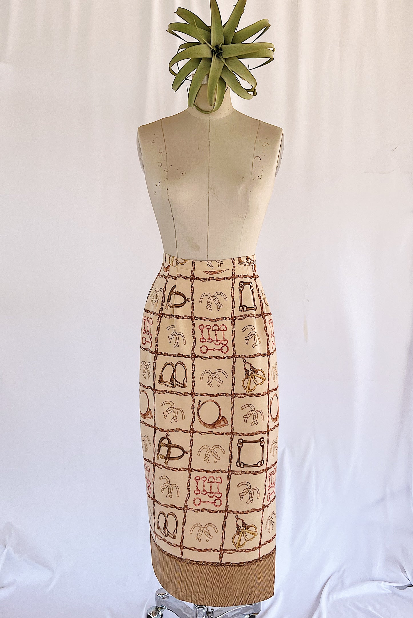 Intriguing Threads 90's Beige Horse Bit & Horseshoe Maxi Skirt